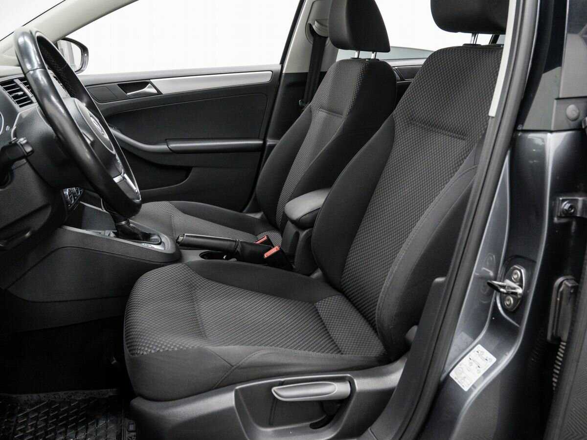 Volkswagen Jetta с пробегом — 2012 год. Фото: #14