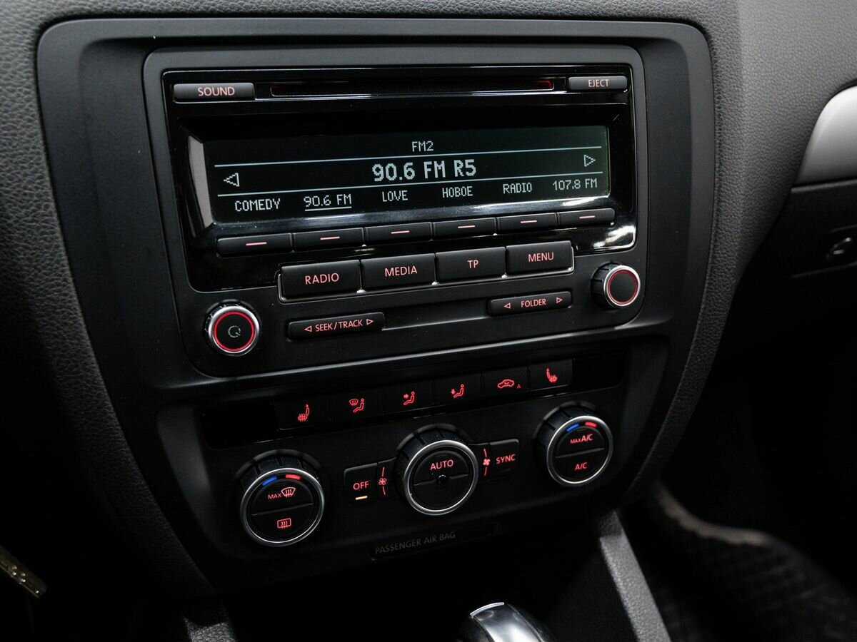 Volkswagen Jetta с пробегом — 2012 год. Фото: #18