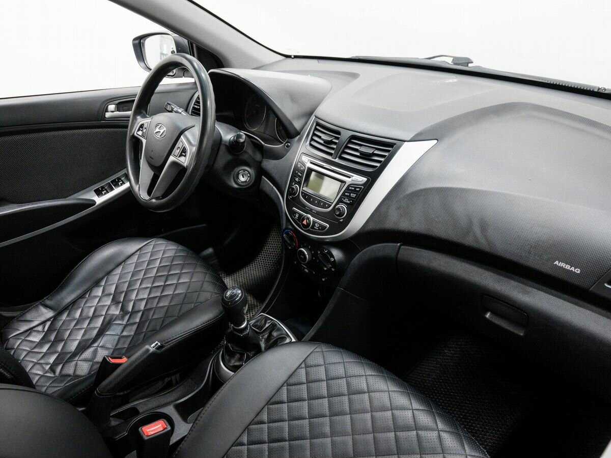 Hyundai Solaris с пробегом — 2013 год. Фото: #7