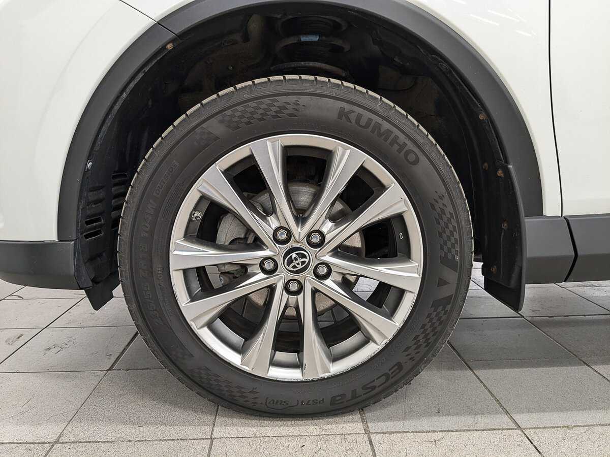 Toyota RAV4 с пробегом — 2017 год. Фото: #11