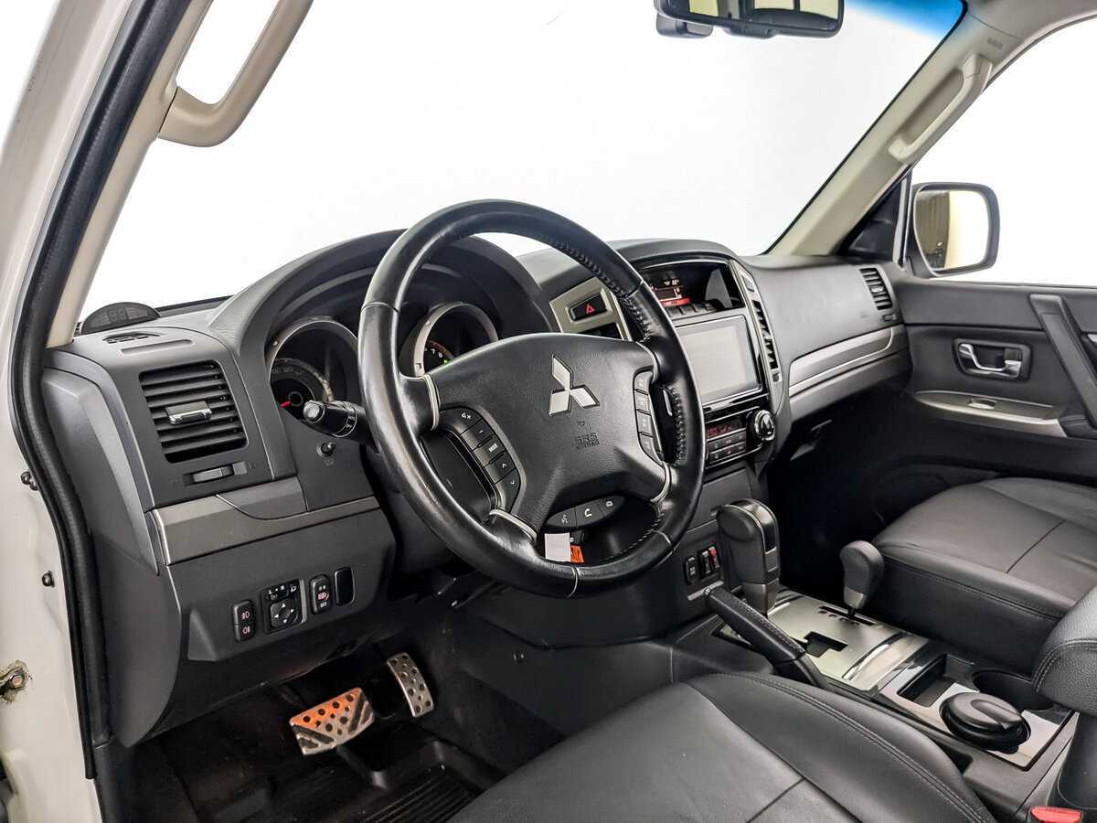 Mitsubishi Pajero с пробегом — 2019 год. Фото: #15
