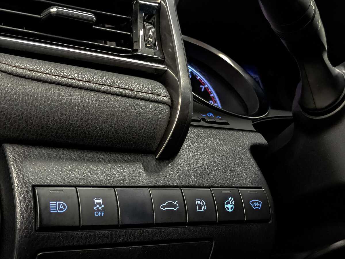 Toyota Camry с пробегом — 2018 год. Фото: #25