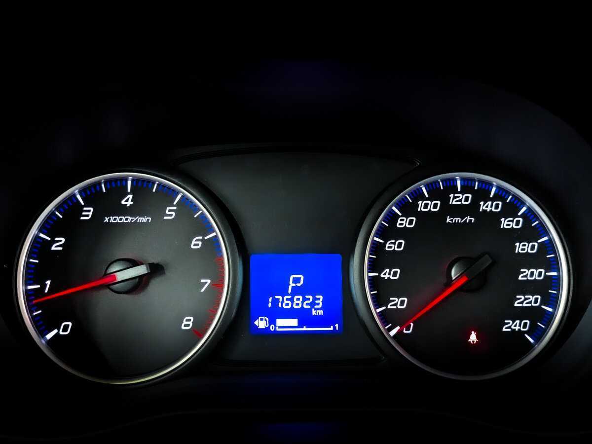 Mitsubishi Outlander с пробегом — 2015 год. Фото: #12