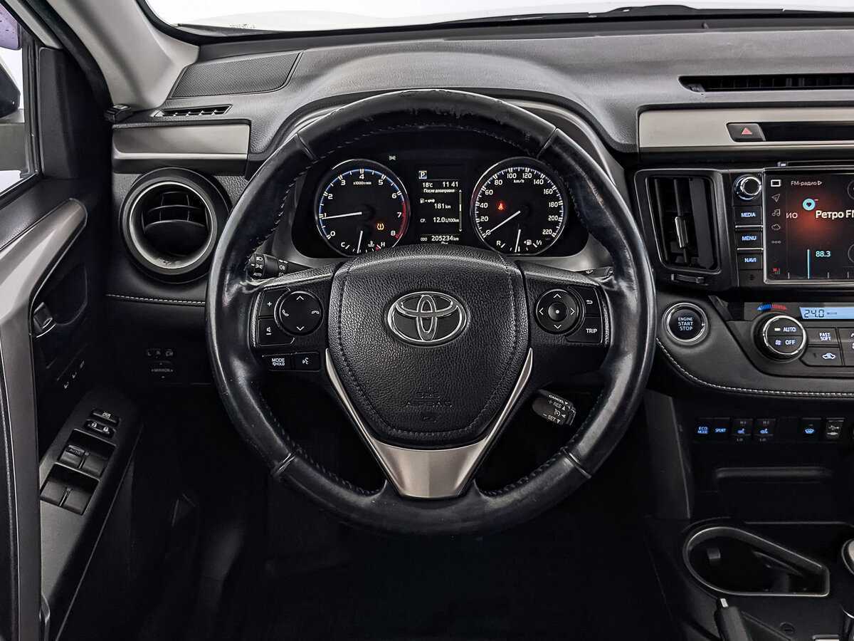 Toyota RAV4 с пробегом — 2018 год. Фото: #19