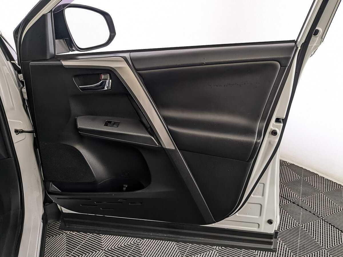 Toyota RAV4 с пробегом — 2018 год. Фото: #22