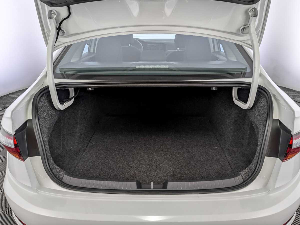 Volkswagen Jetta с пробегом — 2020 год. Фото: #9