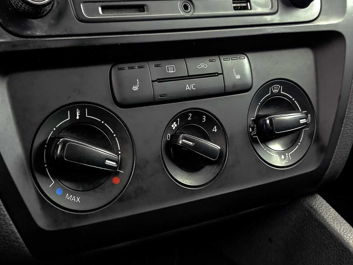 Volkswagen Jetta с пробегом — 2016 год. Фото: #20