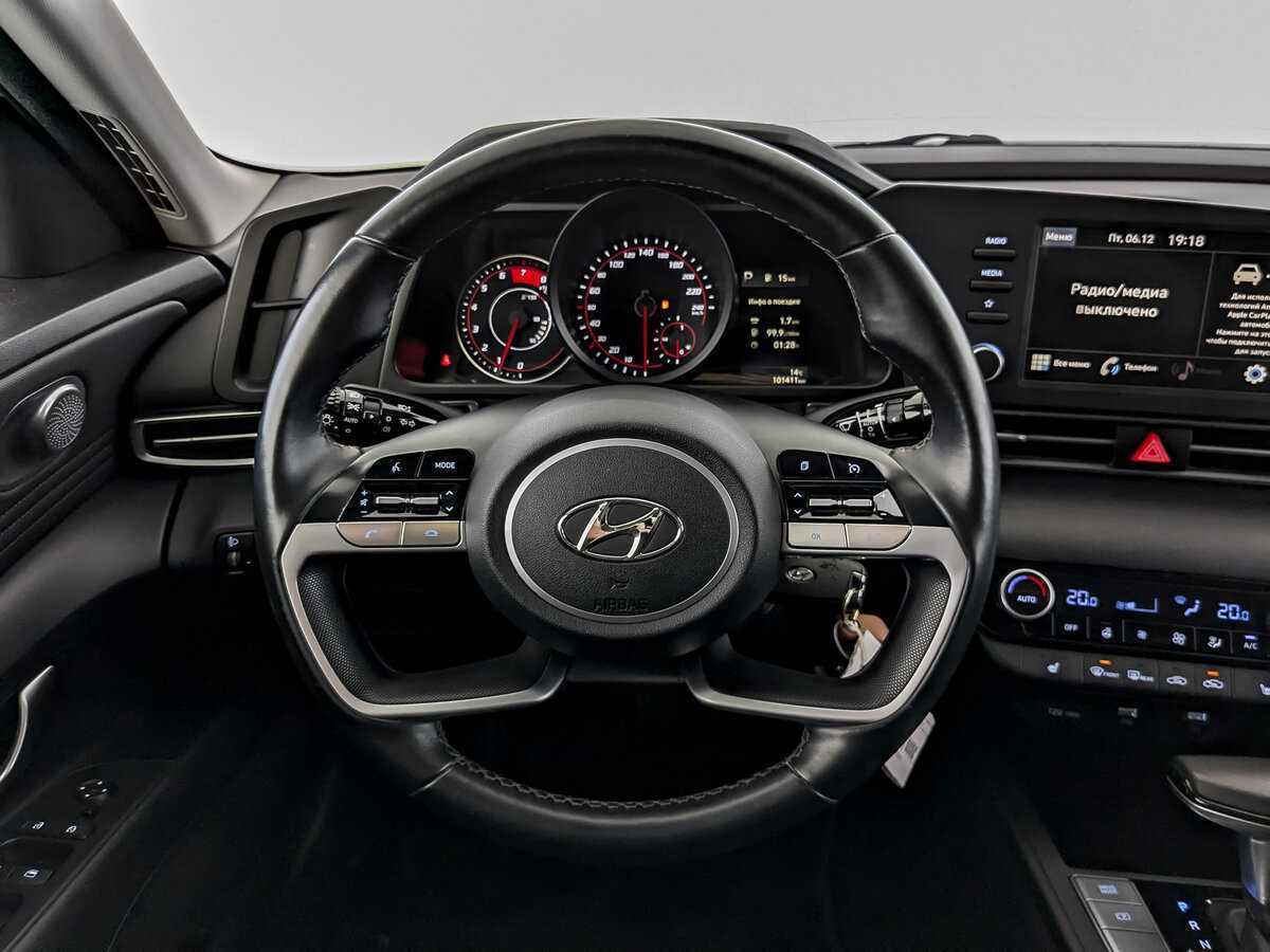 Hyundai Elantra с пробегом — 2021 год. Фото: #18