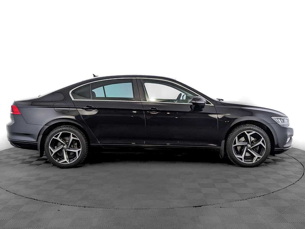 Volkswagen Passat с пробегом — 2021 год. Фото: #3