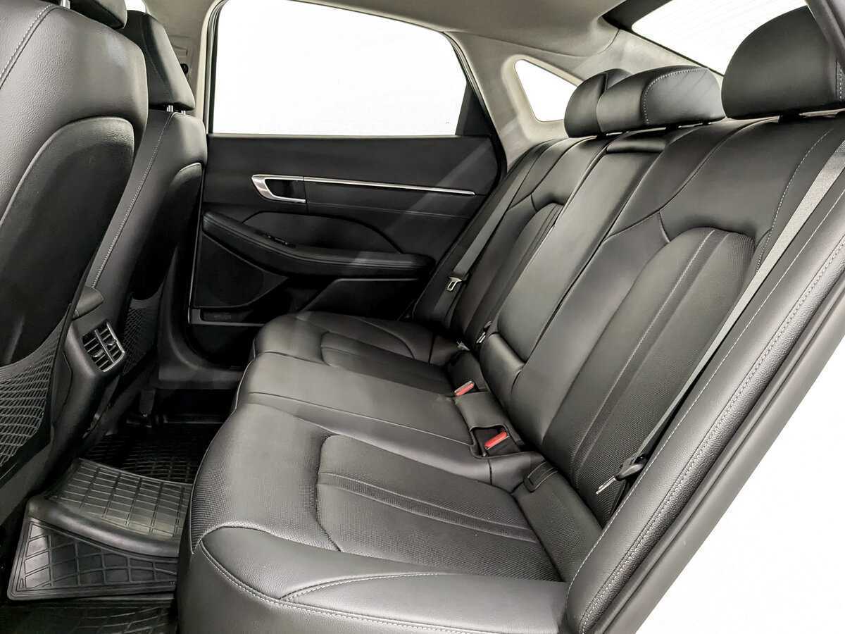 Hyundai Sonata с пробегом — 2022 год. Фото: #11