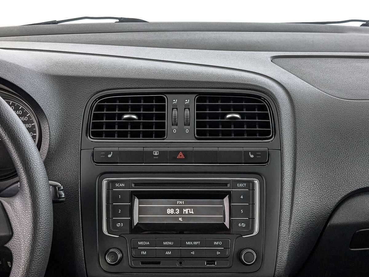 Volkswagen Polo с пробегом — 2015 год. Фото: #16