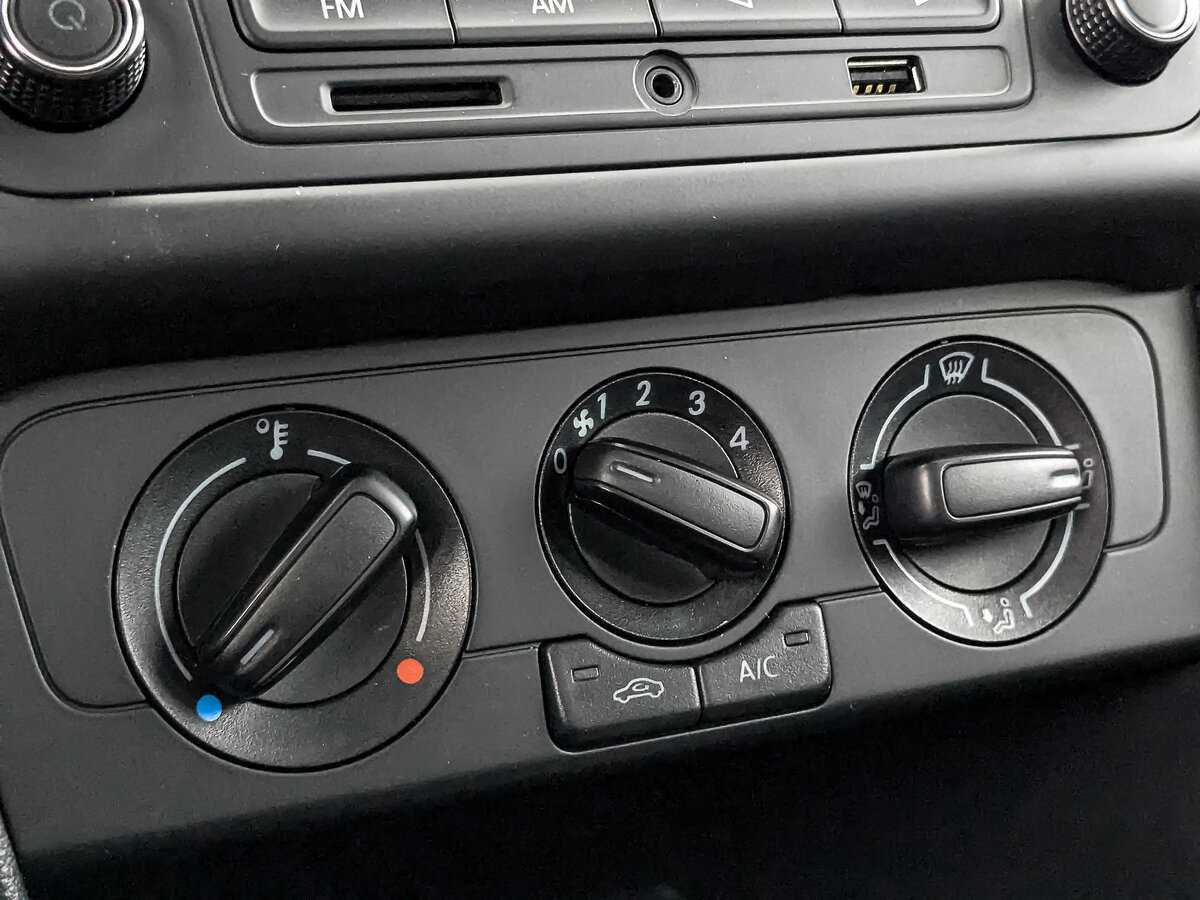 Volkswagen Polo с пробегом — 2015 год. Фото: #20