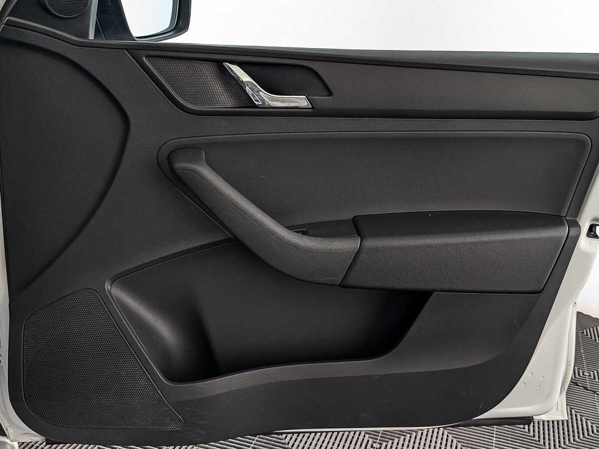 Skoda Rapid с пробегом — 2017 год. Фото: #21