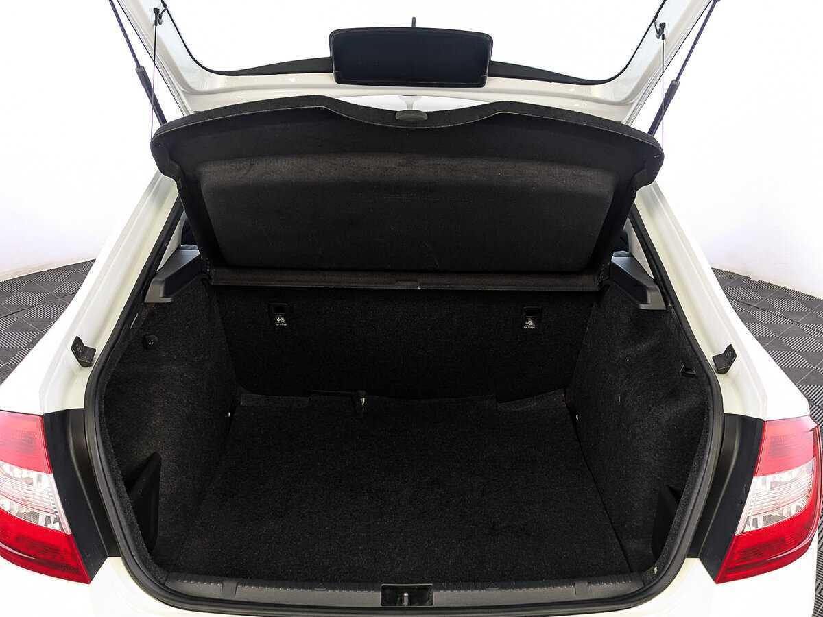 Skoda Rapid с пробегом — 2017 год. Фото: #9