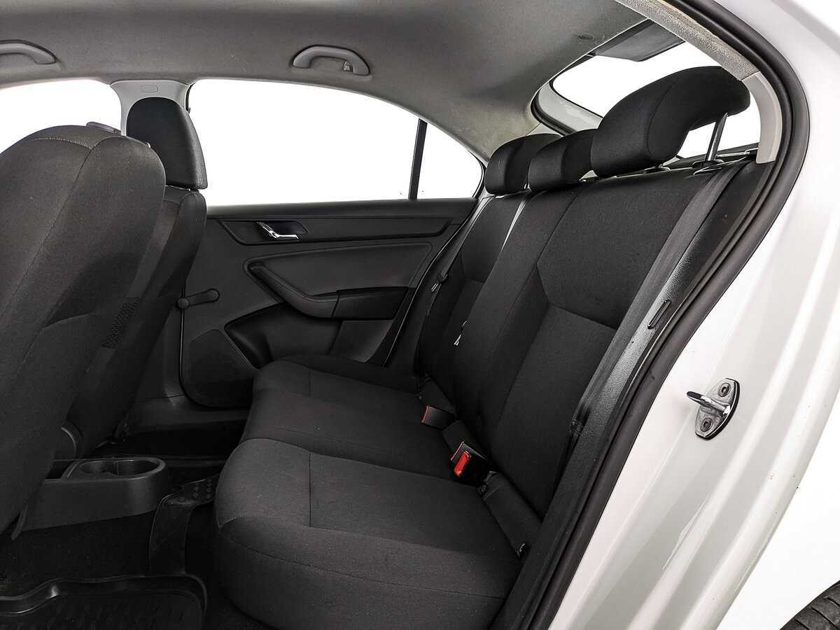 Skoda Rapid с пробегом — 2017 год. Фото: #17