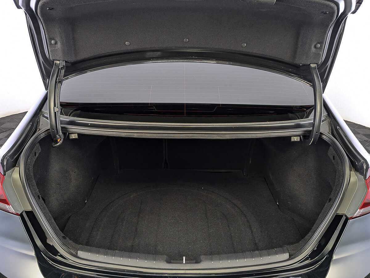 Hyundai Elantra с пробегом — 2017 год. Фото: #9