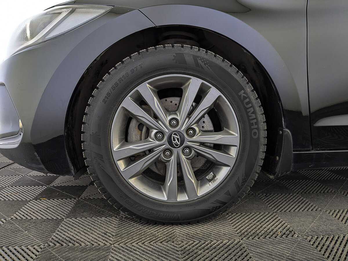 Hyundai Elantra с пробегом — 2017 год. Фото: #11