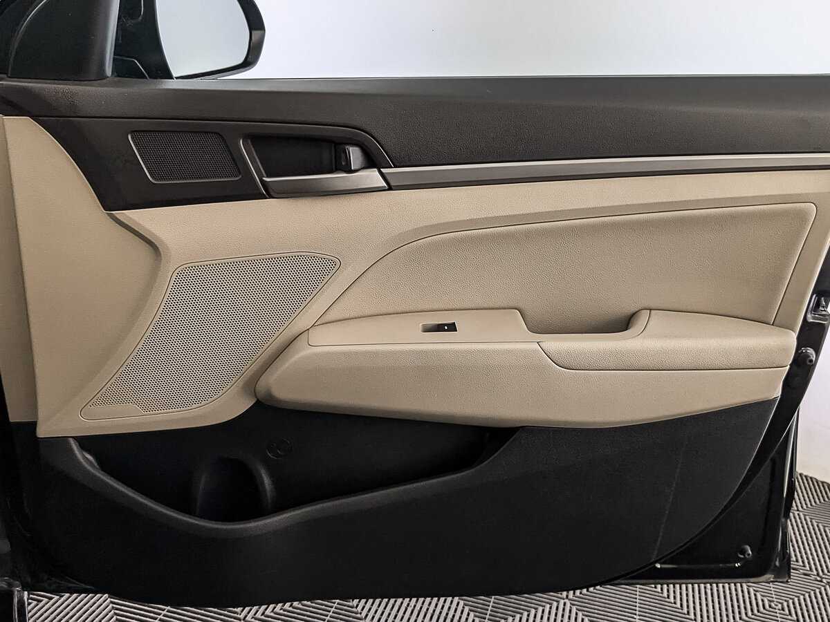 Hyundai Elantra с пробегом — 2017 год. Фото: #24