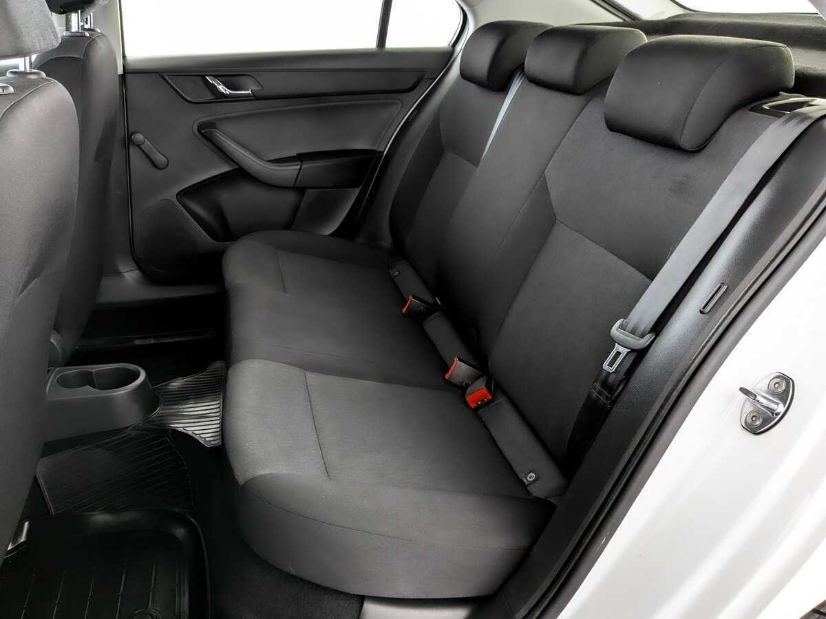 Skoda Rapid с пробегом — 2017 год. Фото: #11