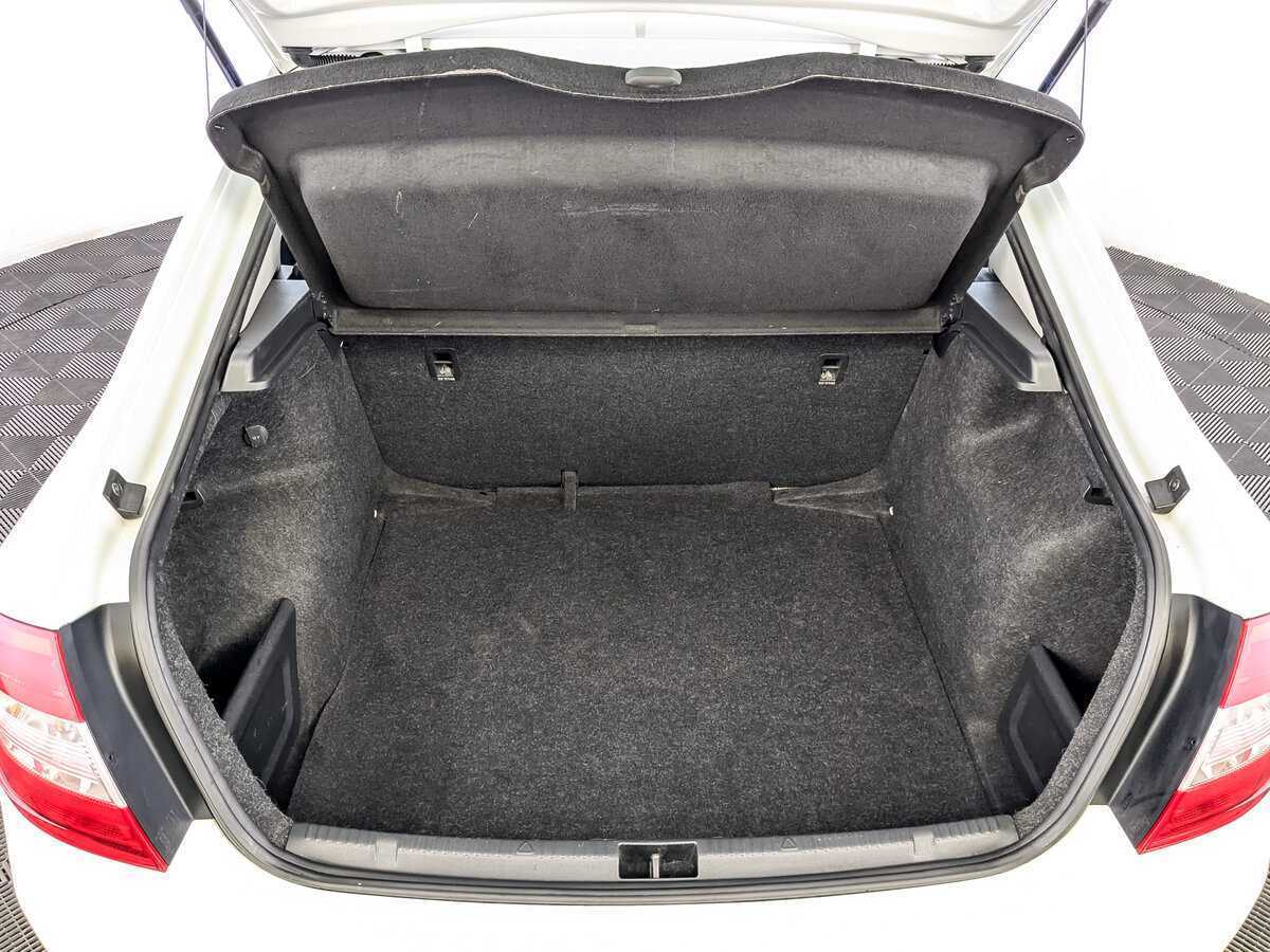 Skoda Rapid с пробегом — 2017 год. Фото: #9