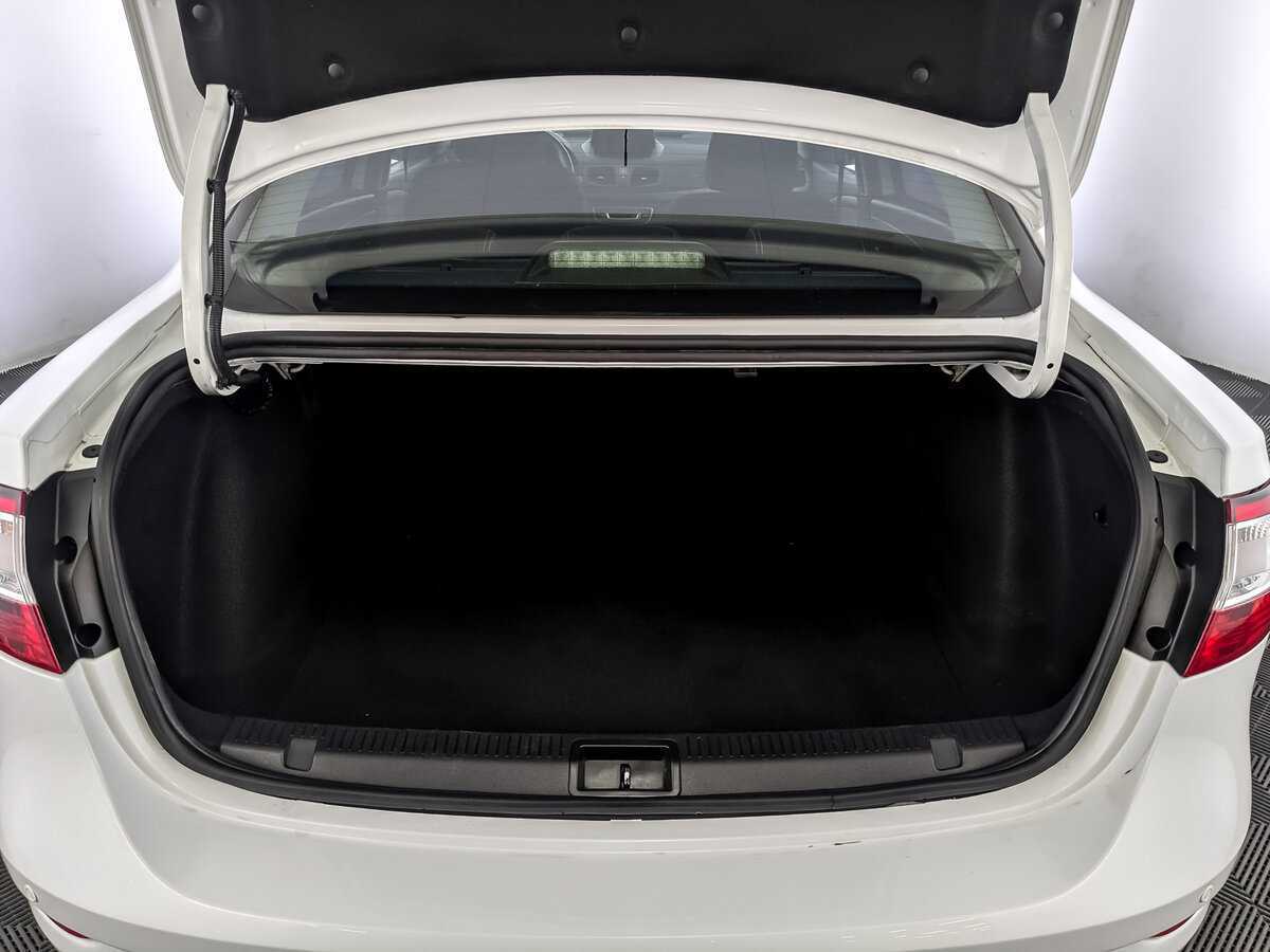 Renault Fluence с пробегом — 2013 год. Фото: #9