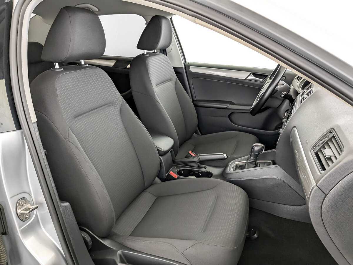 Volkswagen Jetta с пробегом — 2016 год. Фото: #22