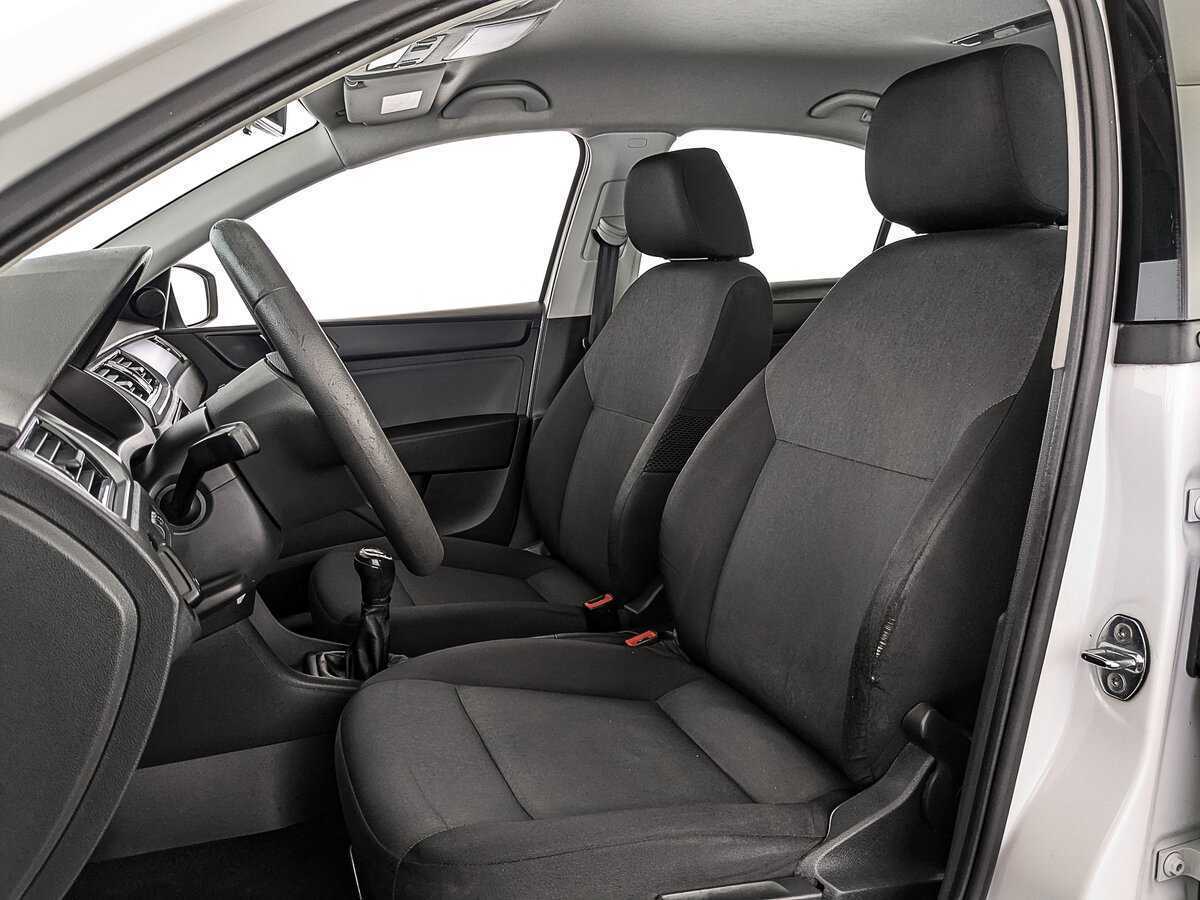 Skoda Rapid с пробегом — 2017 год. Фото: #18