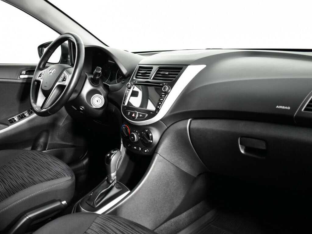 Hyundai Solaris с пробегом — 2014 год. Фото: #8