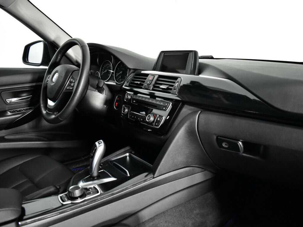 BMW 3 серии с пробегом — 2017 год. Фото: #8
