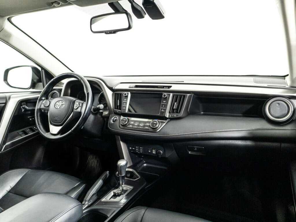 Toyota RAV4 с пробегом — 2016 год. Фото: #8