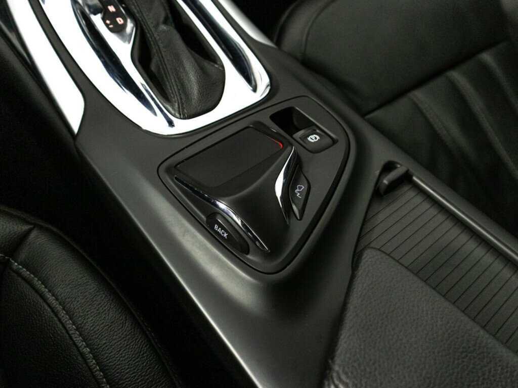 Opel Insignia с пробегом — 2014 год. Фото: #18