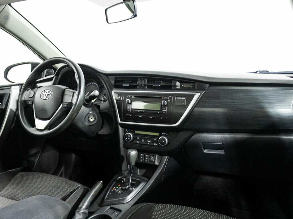 Toyota Auris с пробегом — 2013 год. Фото: #8