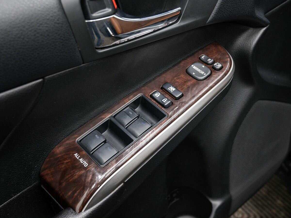 Toyota Camry с пробегом — 2017 год. Фото: #17