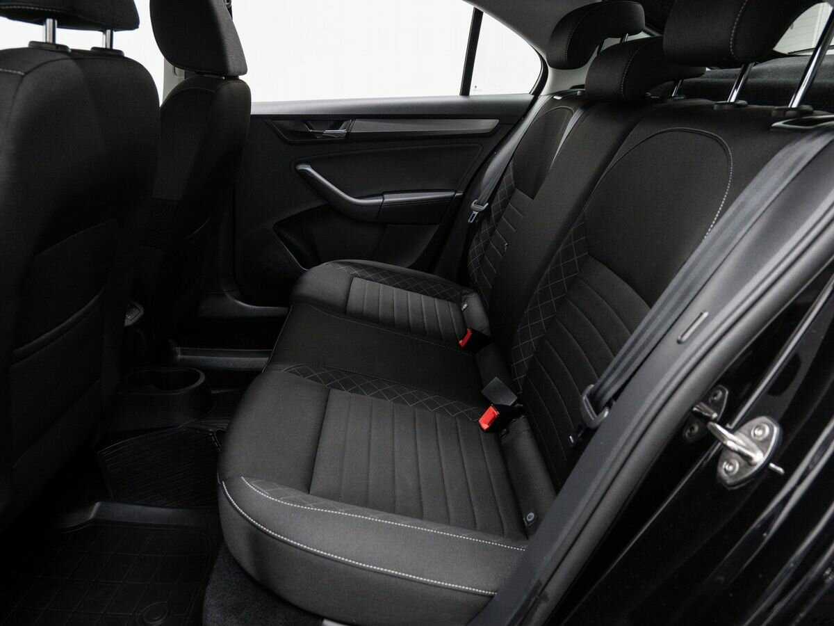 Skoda Rapid с пробегом — 2018 год. Фото: #10