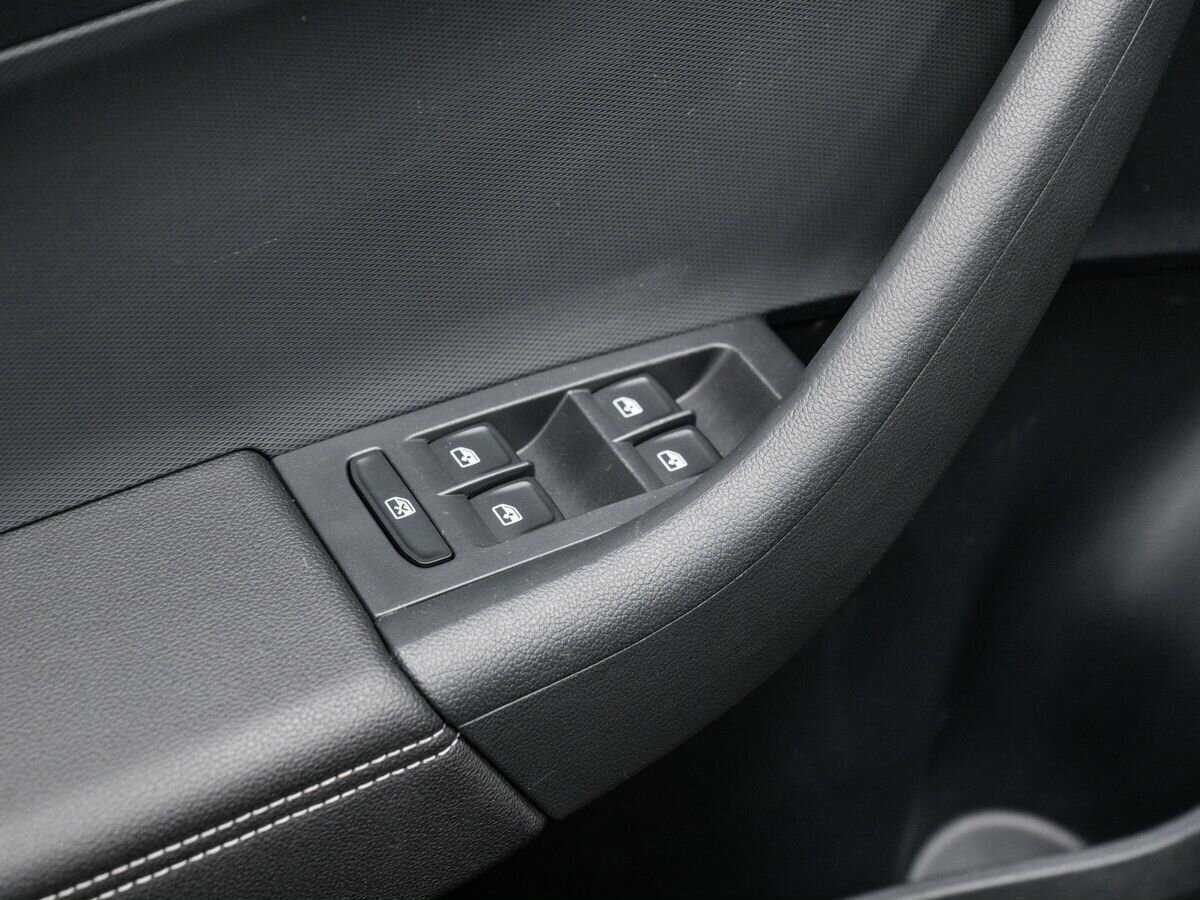 Skoda Rapid с пробегом — 2018 год. Фото: #13