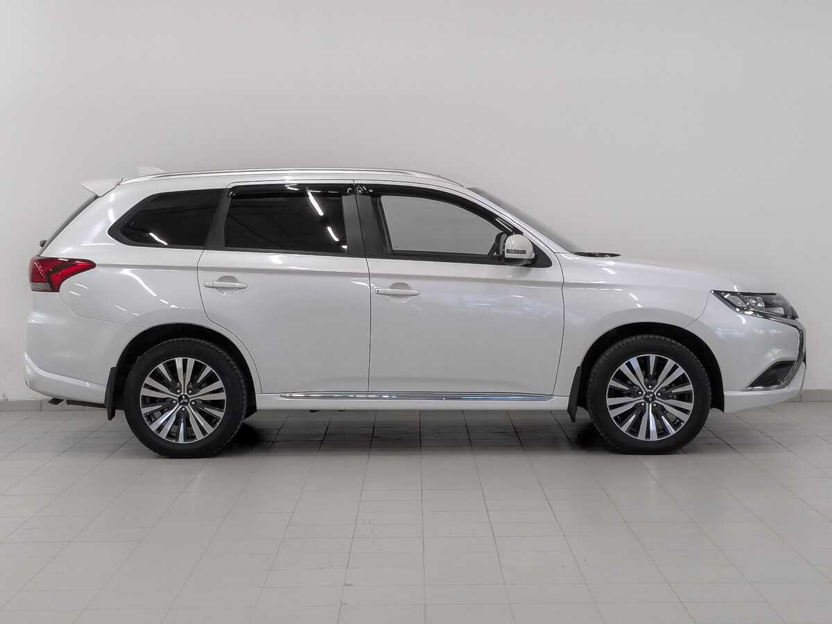Mitsubishi Outlander с пробегом — 2022 год. Фото: #3
