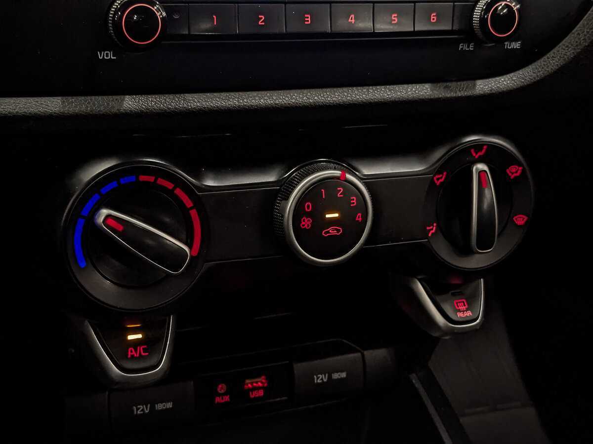 Kia Rio с пробегом — 2020 год. Фото: #20