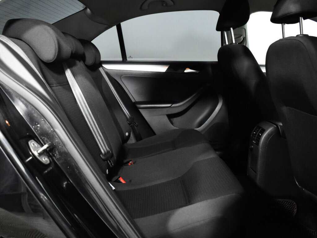 Volkswagen Jetta с пробегом — 2015 год. Фото: #6