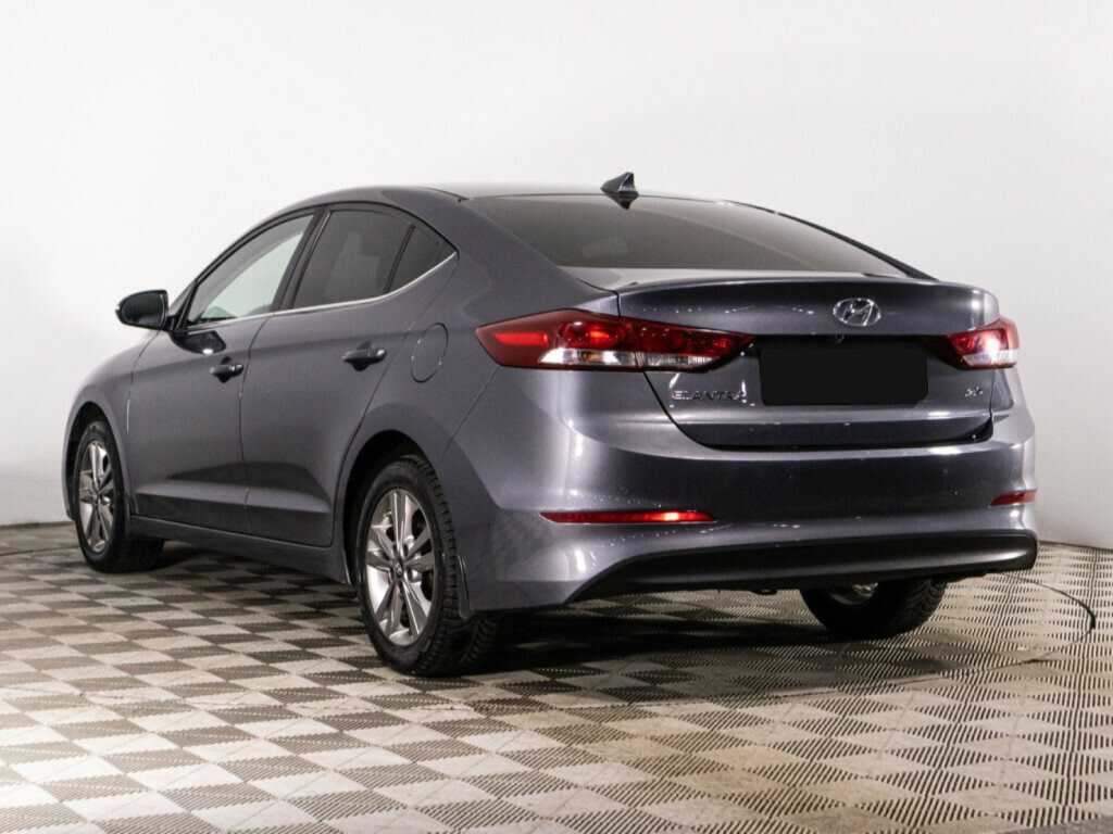 Hyundai Elantra с пробегом — 2018 год. Фото: #6