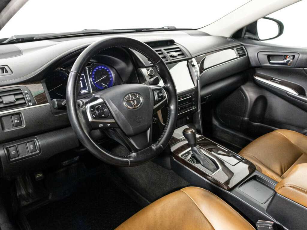 Toyota Camry с пробегом — 2017 год. Фото: #10
