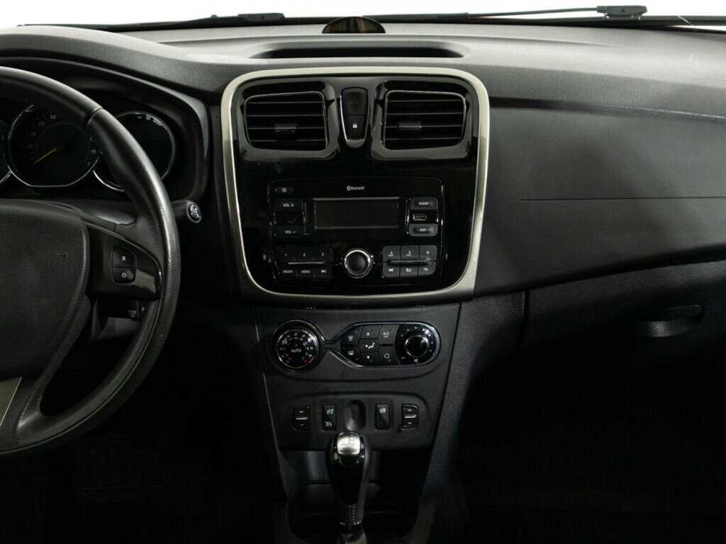 Renault Sandero с пробегом — 2017 год. Фото: #13