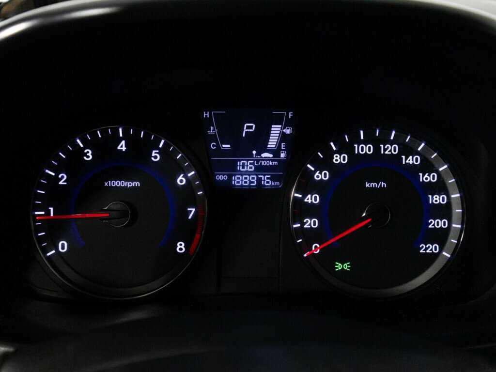 Hyundai Solaris с пробегом — 2013 год. Фото: #11