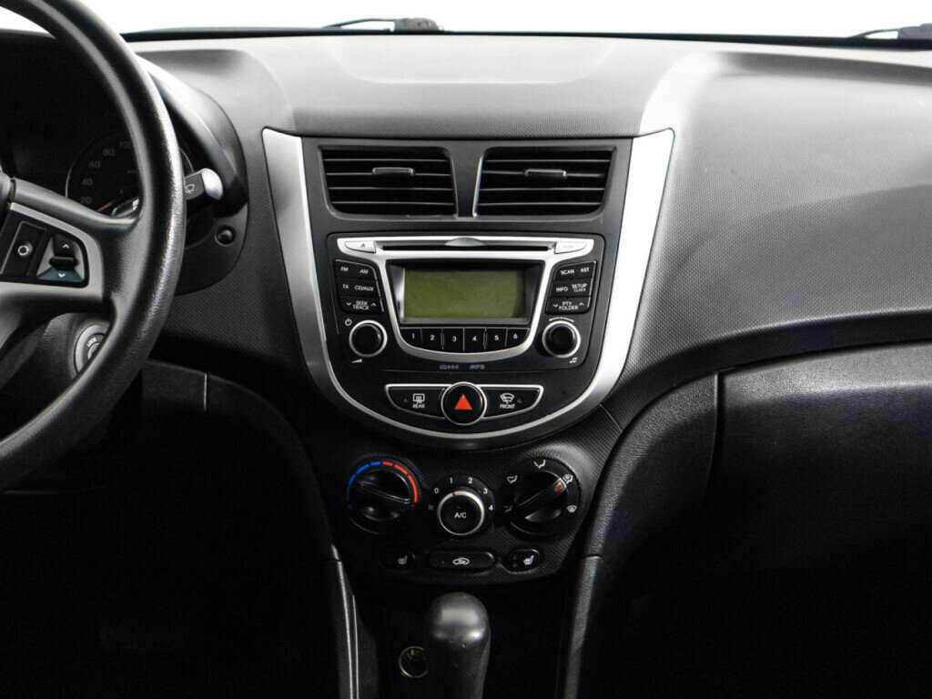 Hyundai Solaris с пробегом — 2013 год. Фото: #13