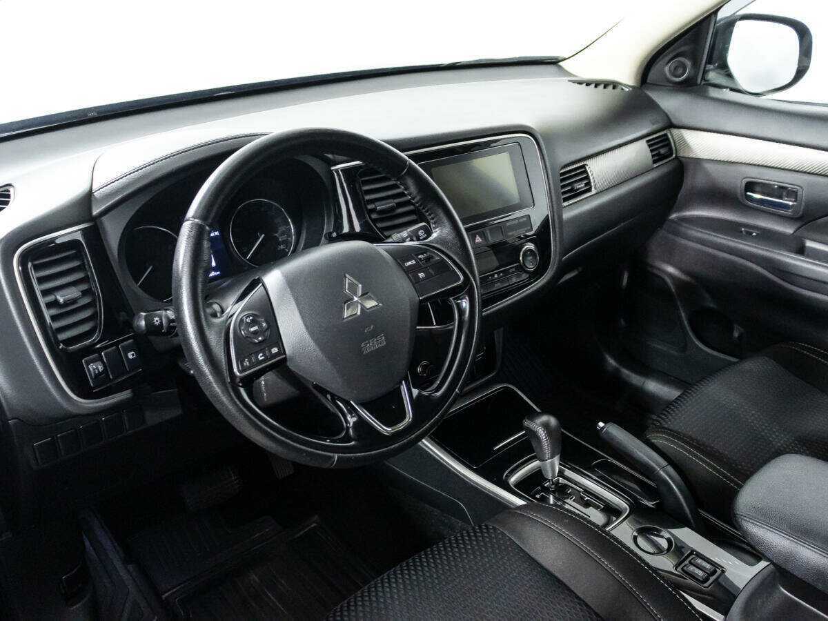 Mitsubishi Outlander с пробегом — 2018 год. Фото: #10