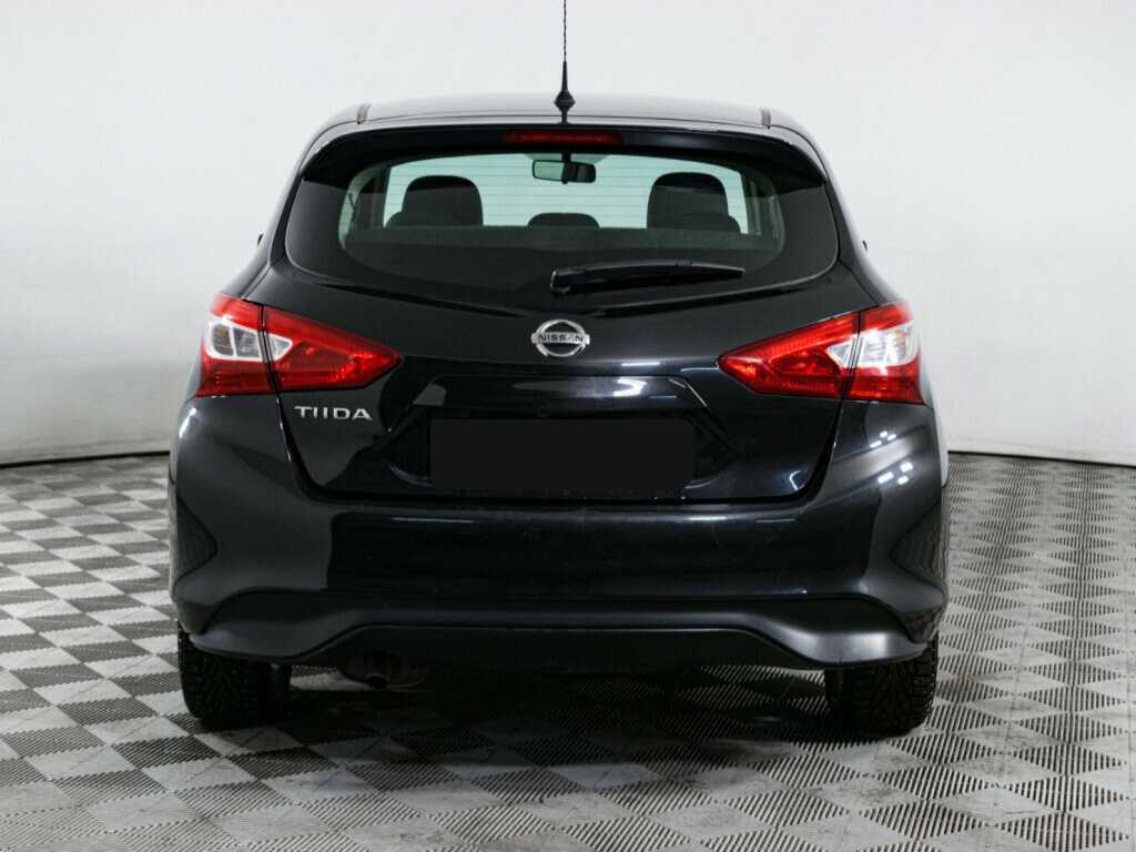 Nissan Tiida с пробегом — 2015 год. Фото: #4