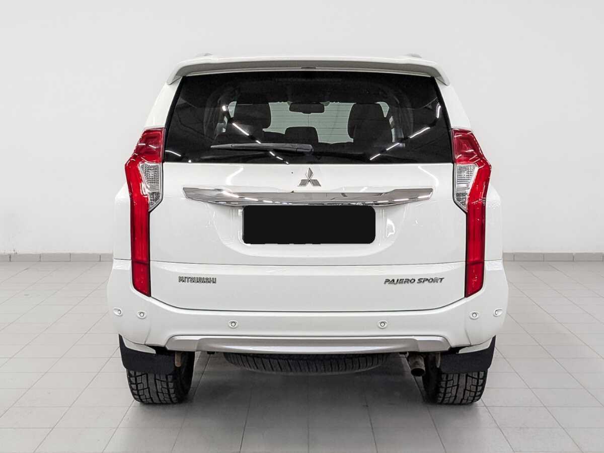Mitsubishi Pajero Sport с пробегом — 2017 год. Фото: #5
