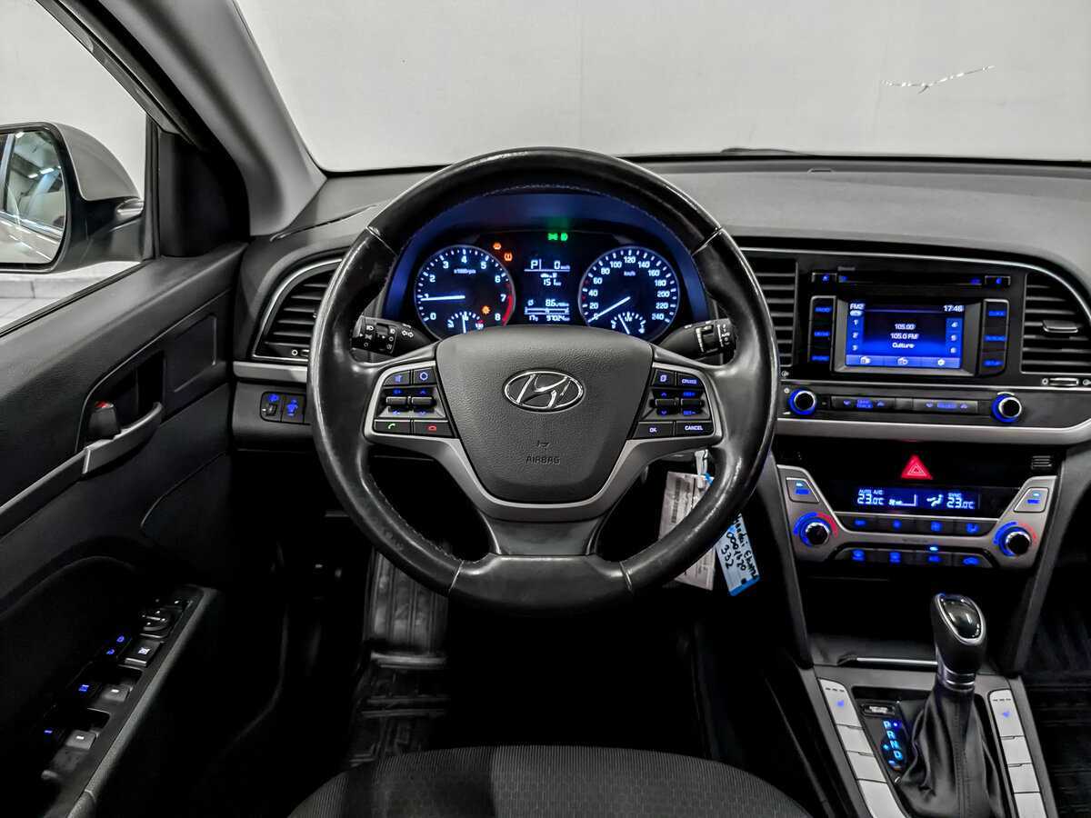 Hyundai Elantra с пробегом — 2017 год. Фото: #18