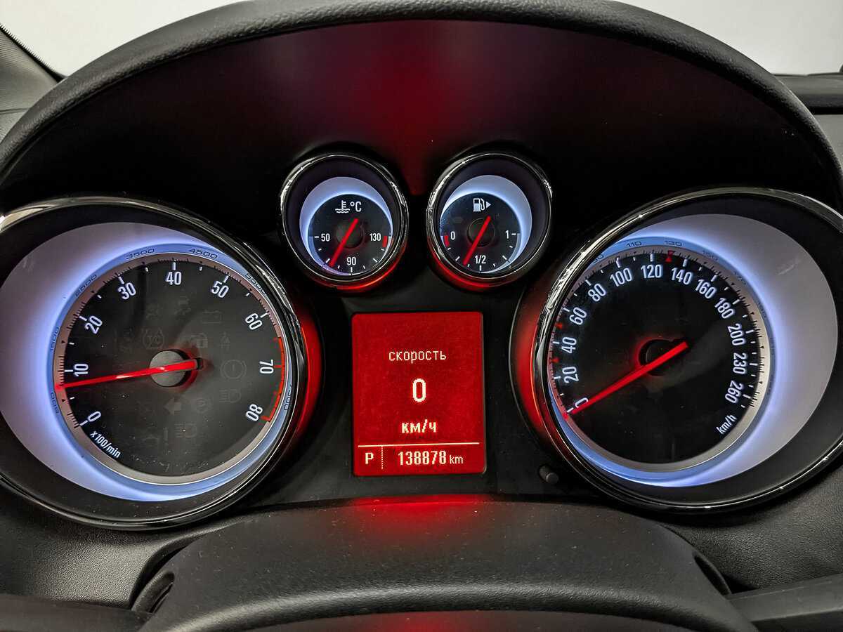 Opel Astra с пробегом — 2014 год. Фото: #13