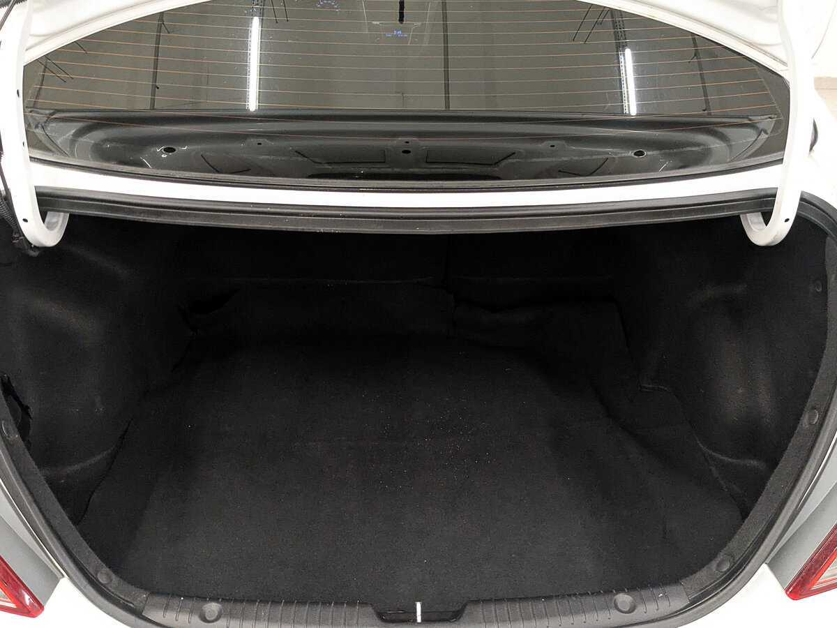 Hyundai Solaris с пробегом — 2015 год. Фото: #9