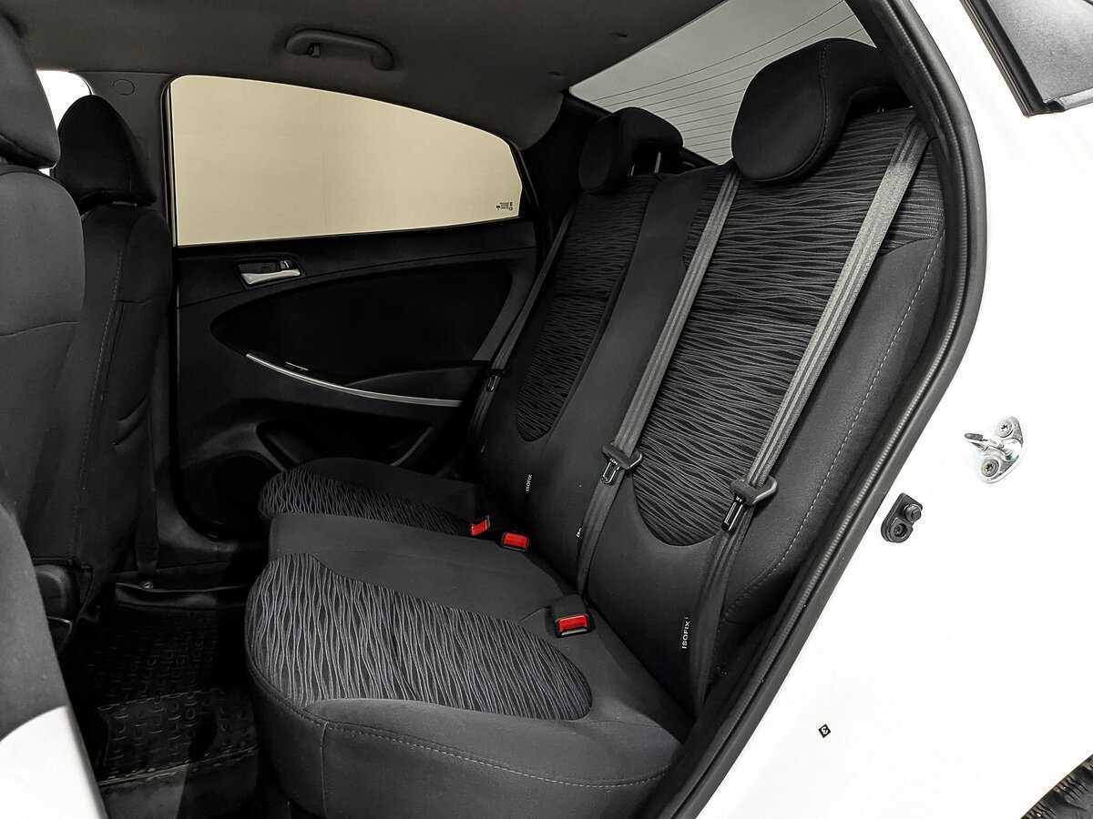 Hyundai Solaris с пробегом — 2015 год. Фото: #15